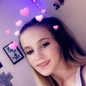 Meet your Posher, Larissa